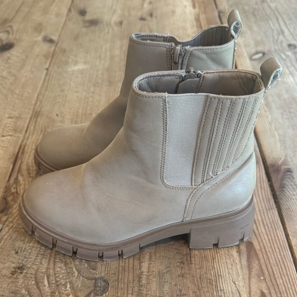 Mia Virjinia Beige Chelsea Boots - Picture 1 of 8